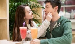 两个人吃瓜娱乐圈小说,娱乐圈的甜蜜邂逅